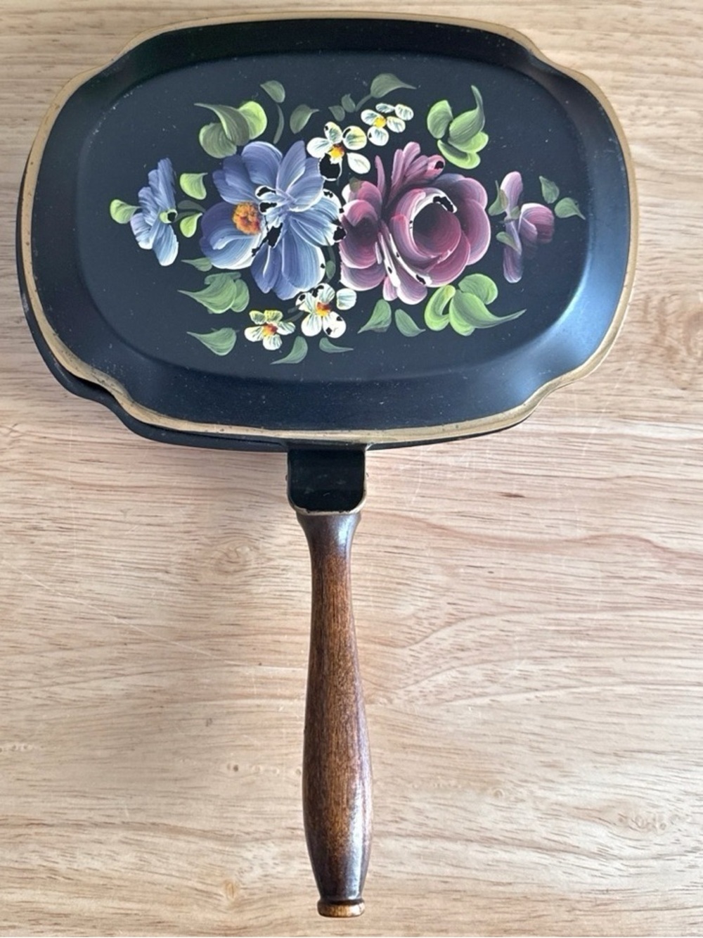 Vintage Toleware Hand Painted Silent Butler Crumb Catcher Wooden Handle Nashco - Picture 6 of 15